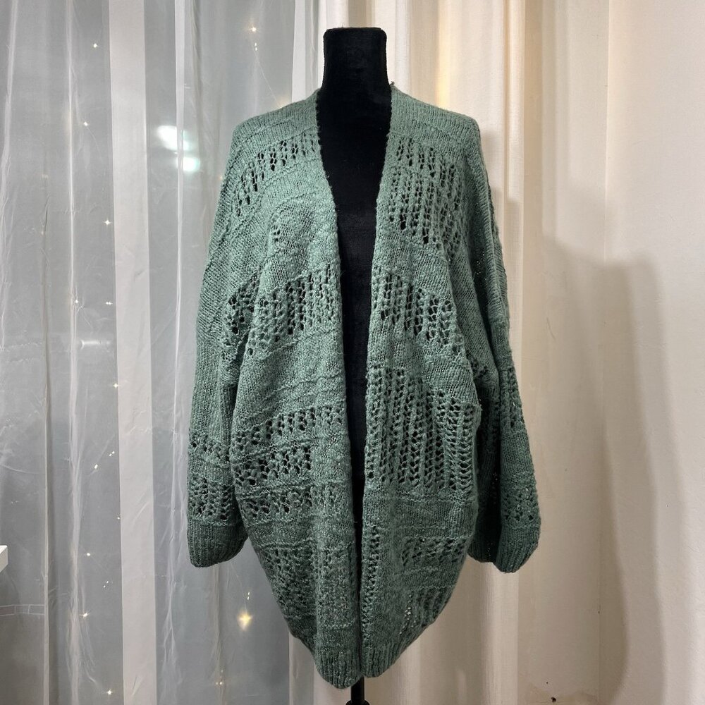 Bucket List Medium Women’s Oversized Crochet Knit Cardigan No Pockets
